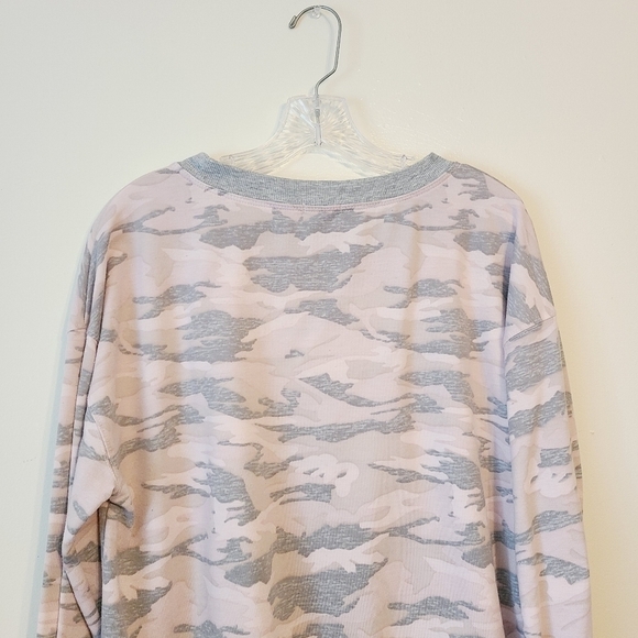 Splendid | Women's Pink Camo Print Crewneck Sweatshirt (Size Large) - Picture 9 of 11